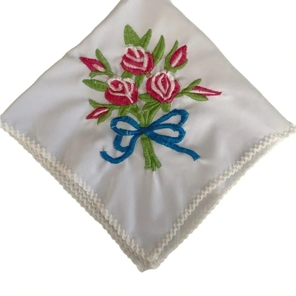 Hand embroidery 🪡 🧵 to wrap tortillas